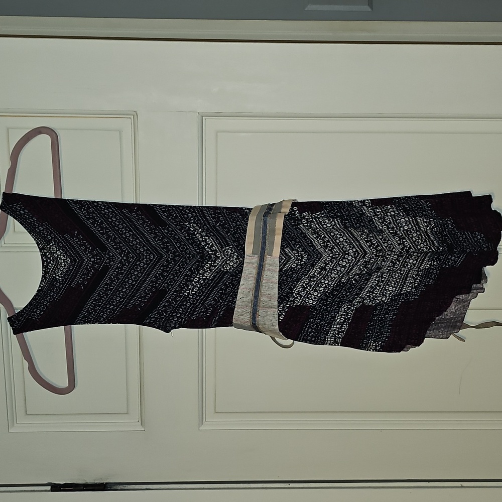 Belted Patterned Tank - Picture 4 of 6